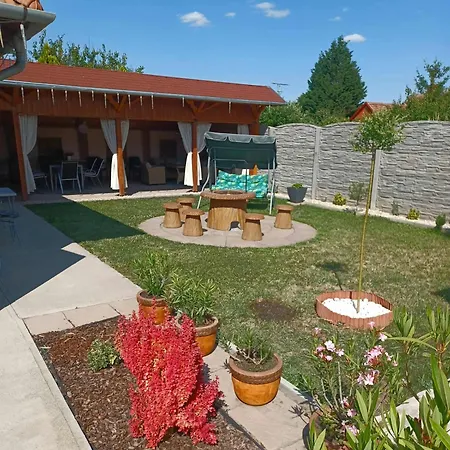 Vivien Apartman